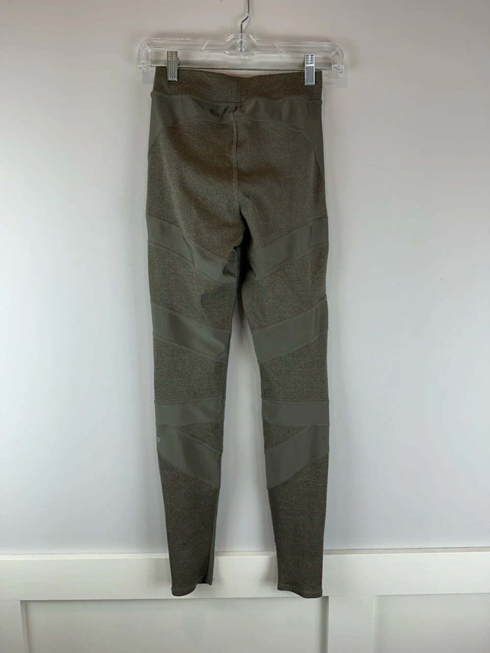 Alo Yoga Olive Branch Green Athletic Athleisure Sporty Level Up Leggings Small